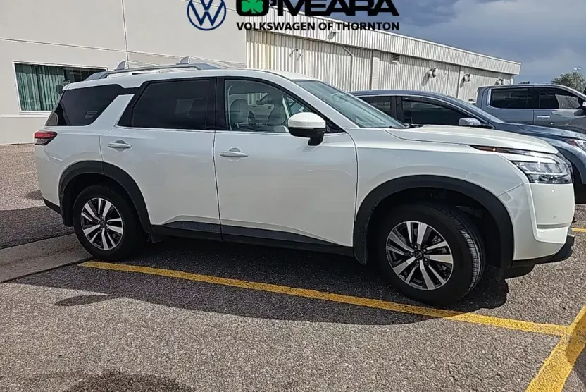 2024 Nissan Pathfinder SL photo 1