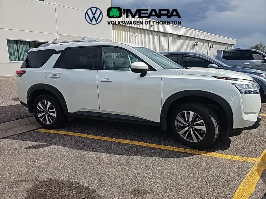 2024 Nissan Pathfinder SL photo 1