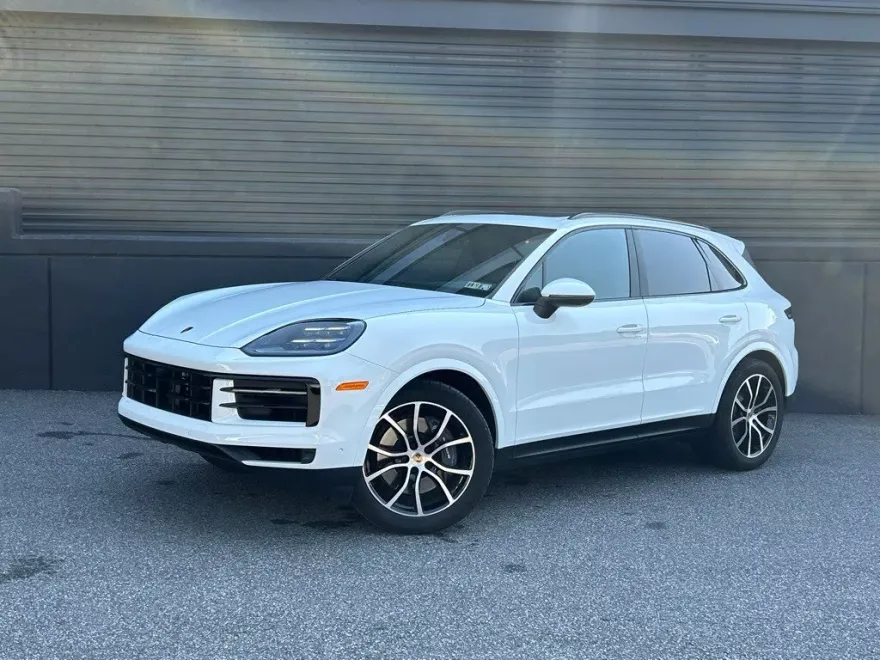 2025 Porsche Cayenne photo 1