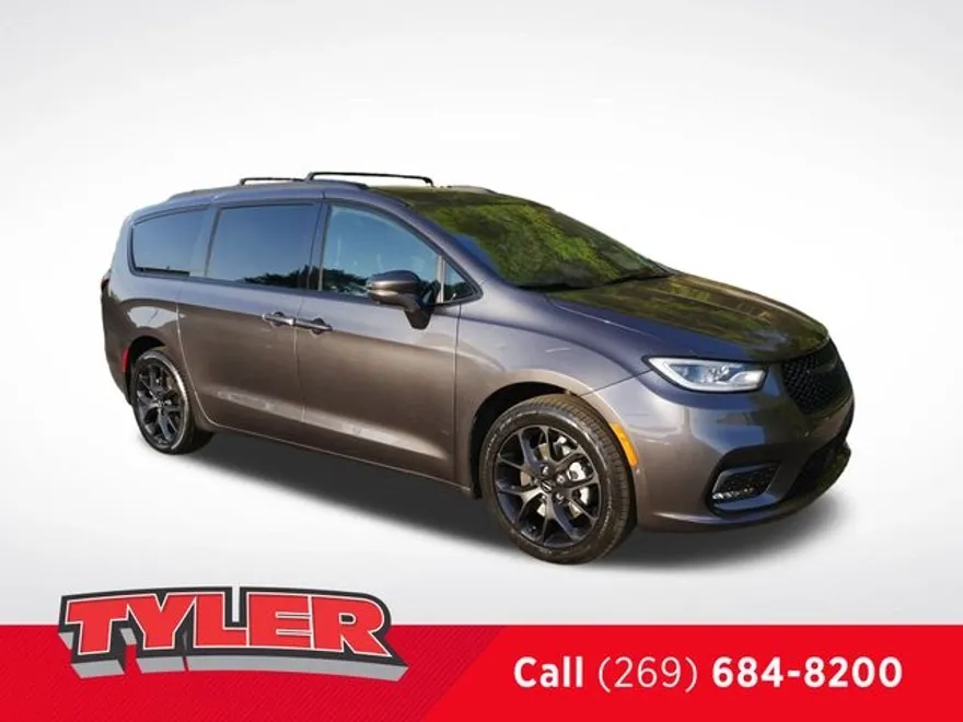 2022 Chrysler Pacifica Limited photo 1