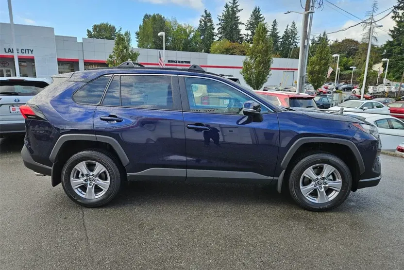 2025 Toyota RAV4 XLE photo 1