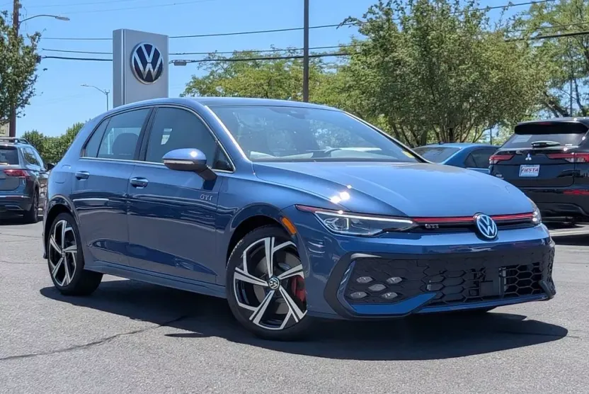2025 Volkswagen Golf GTI SE photo 1