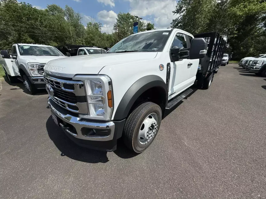 2025 Ford F-550 photo 1