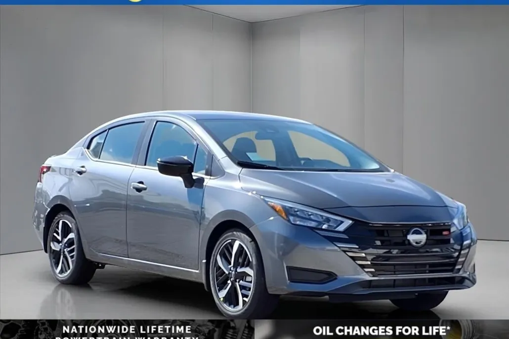 2025 Nissan Versa 1.6 SR photo 1
