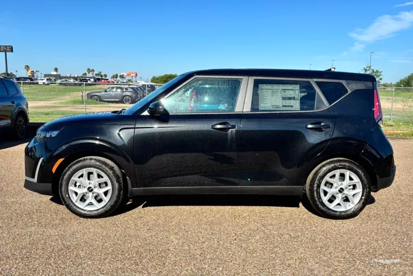 2025 Kia Soul S photo 1