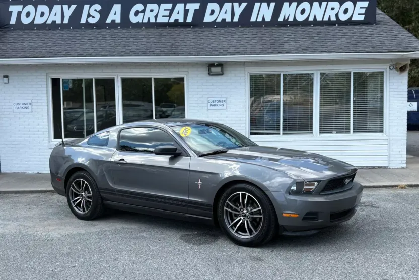2011 Ford Mustang Base photo 1