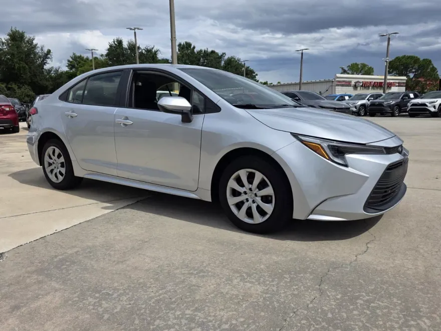 2024 Toyota Corolla Hybrid LE photo 1