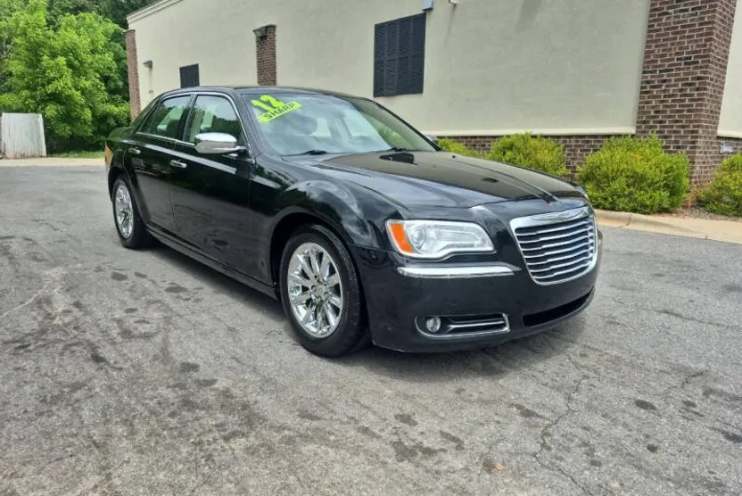 2012 Chrysler 300 Limited photo 1
