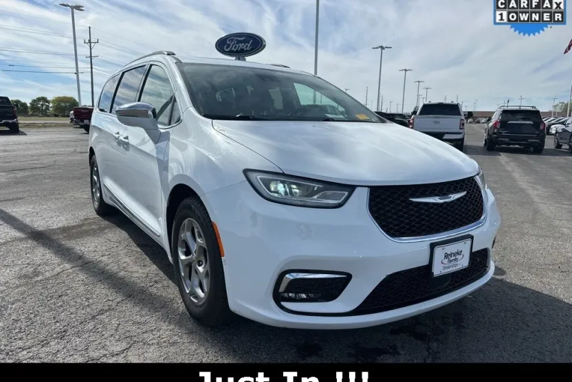 2022 Chrysler Pacifica Limited photo 1
