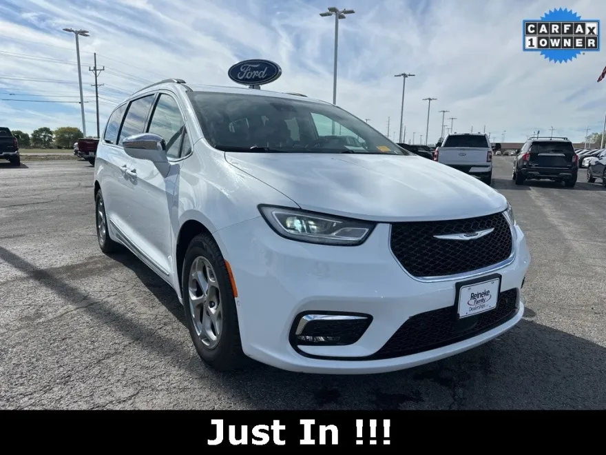2022 Chrysler Pacifica Limited photo 1