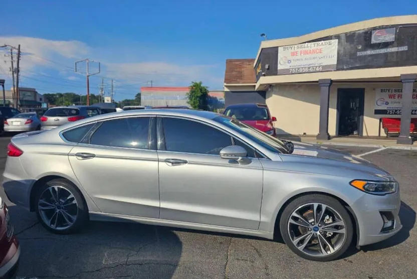 2019 Ford Fusion Titanium photo 1
