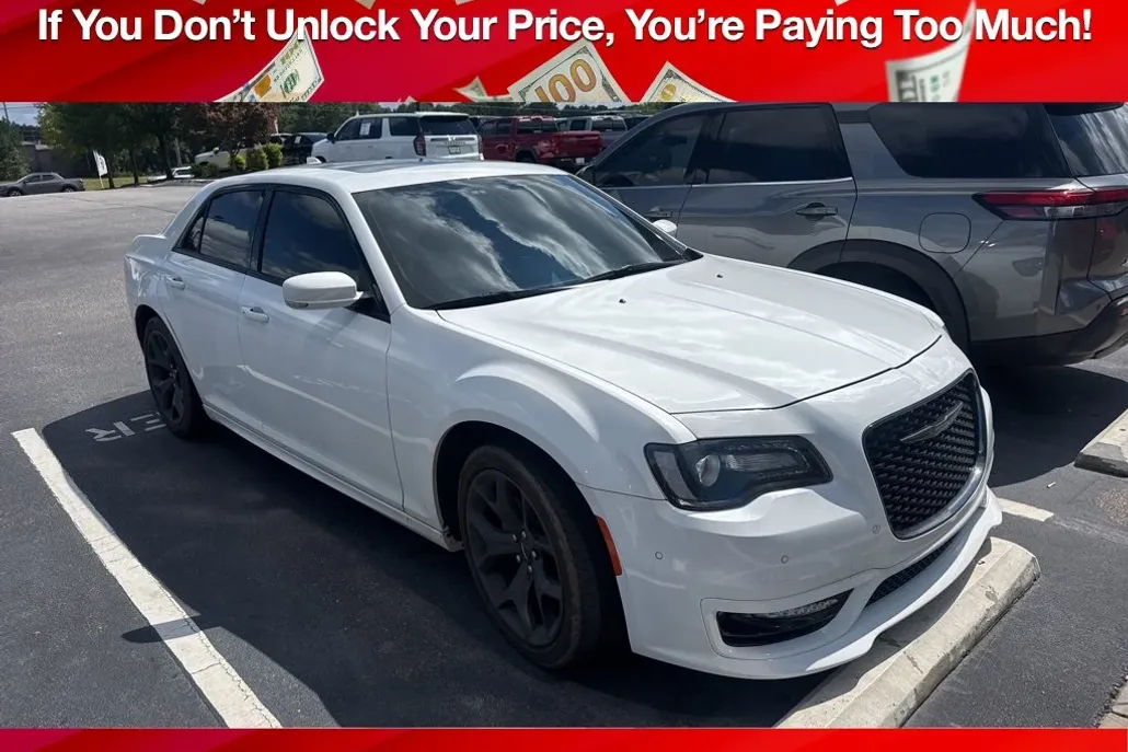 2022 Chrysler 300 Touring L photo 1