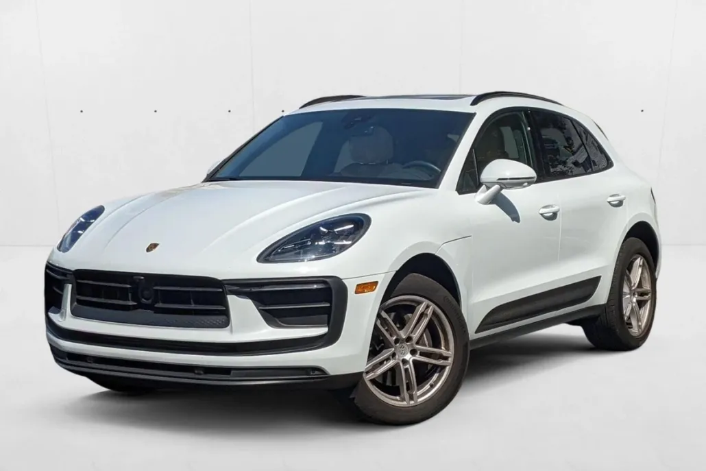 2023 Porsche Macan T photo 1