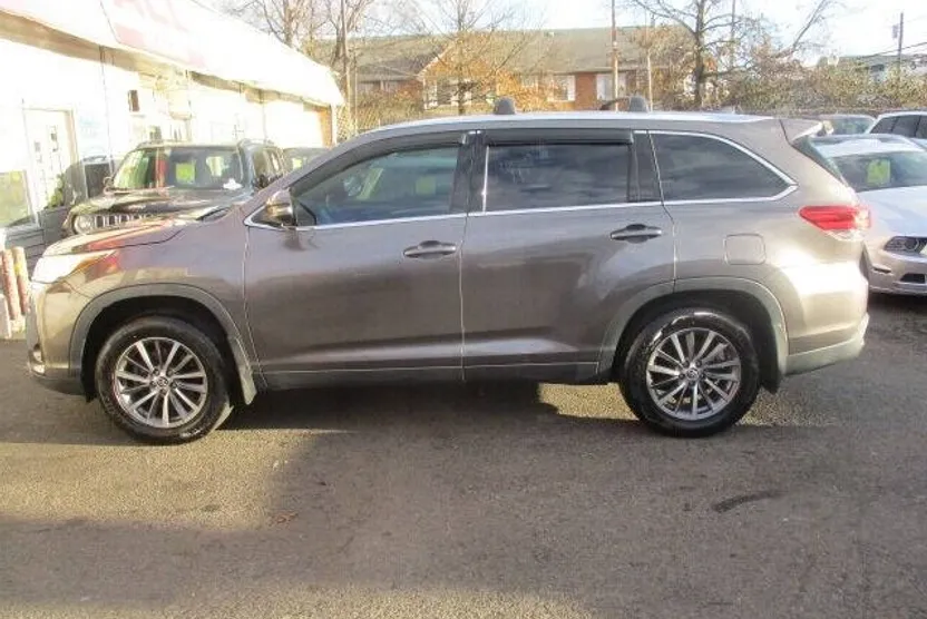 2019 Toyota Highlander XLE photo 1