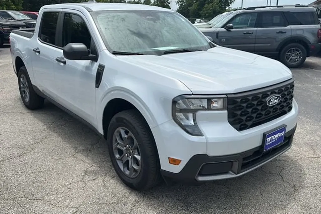 2025 Ford Maverick XLT photo 1