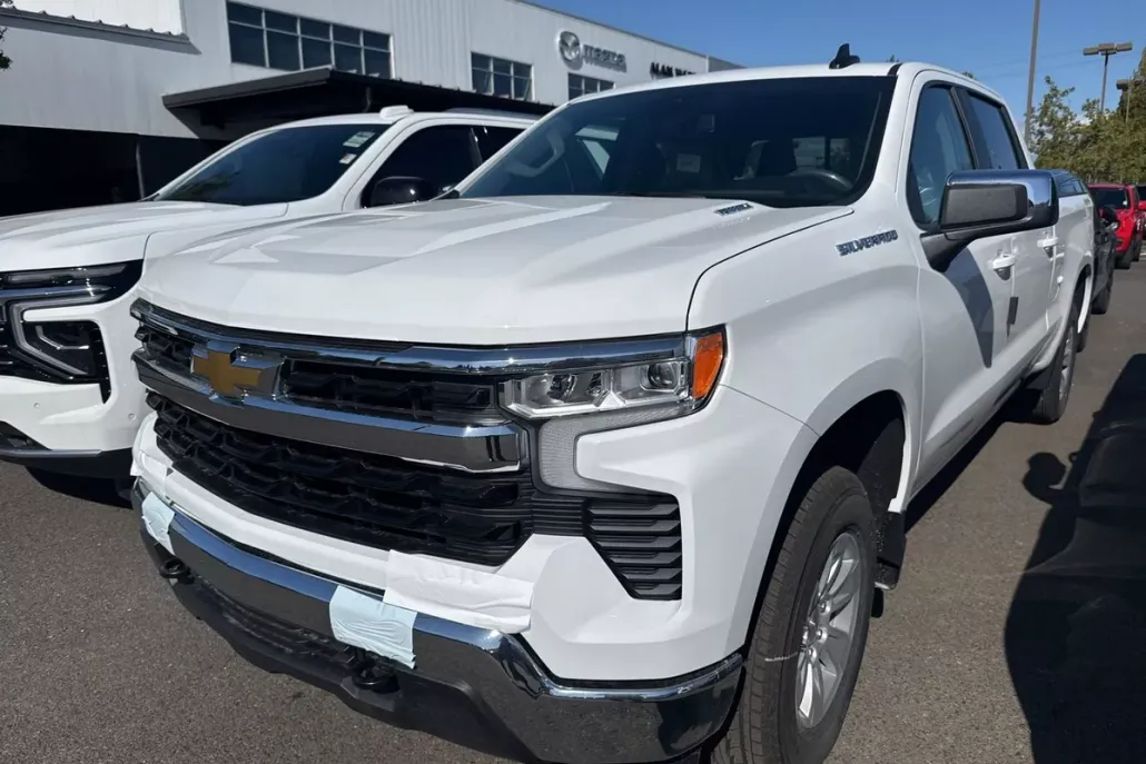 2025 Chevrolet Silverado 1500 LT photo 1
