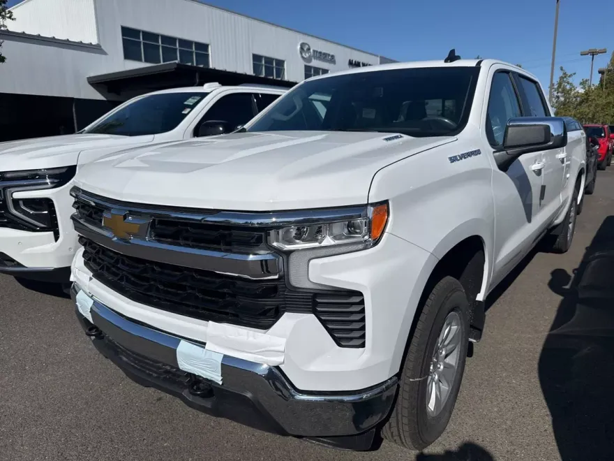 2025 Chevrolet Silverado 1500 LT photo 1