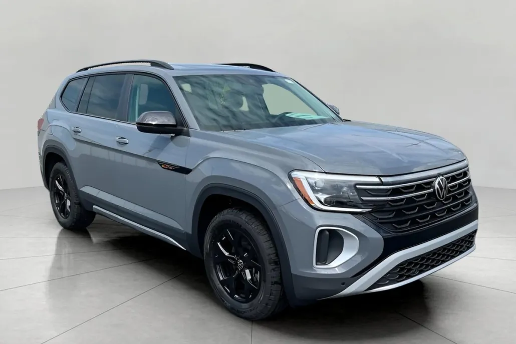 2025 Volkswagen Atlas Peak Edition SE photo 1