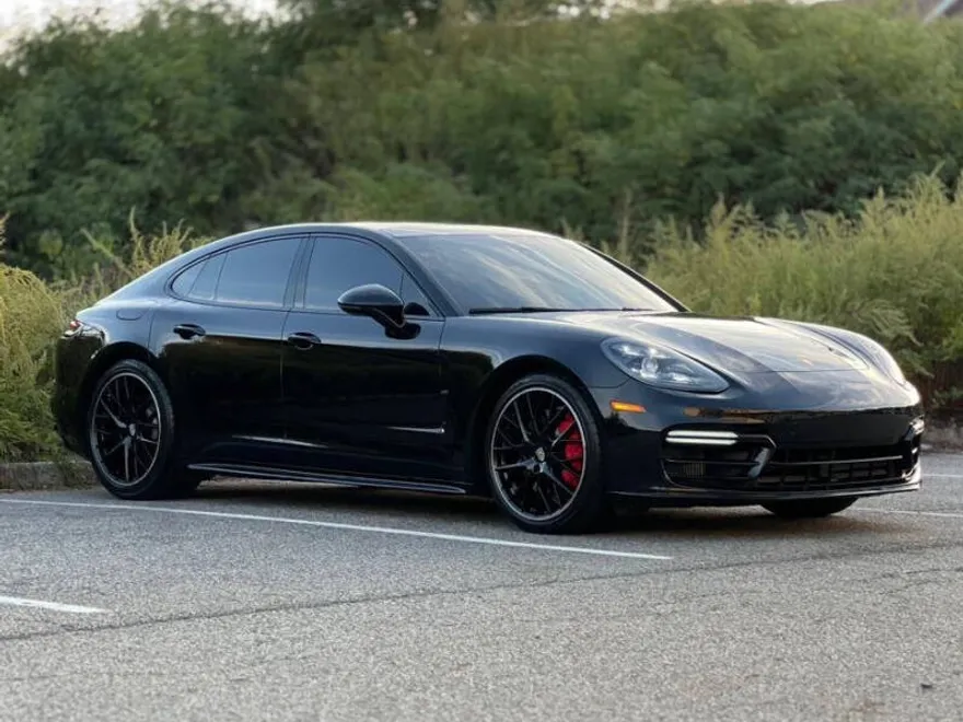 2020 Porsche Panamera GTS photo 1