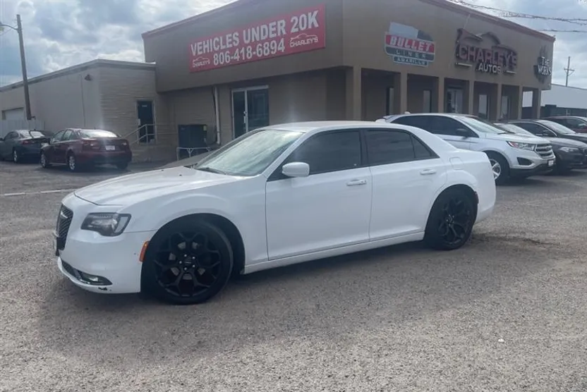 2019 Chrysler 300 S photo 1