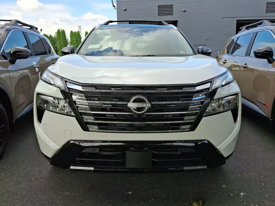 2026 Nissan Rogue Platinum photo 1