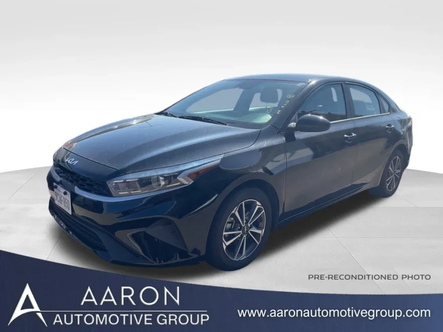 2023 Kia Forte LXS photo 1
