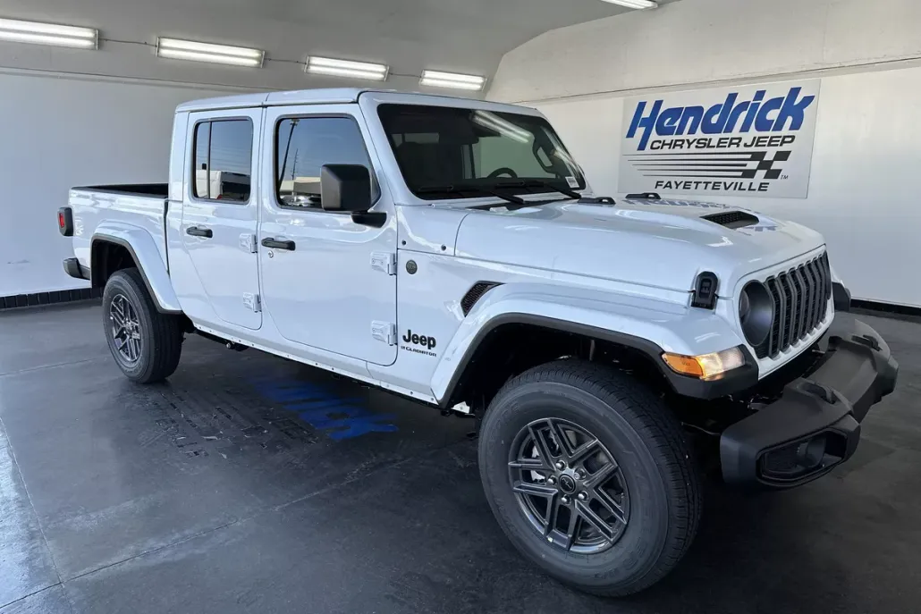 2025 Jeep Gladiator Sport S photo 1