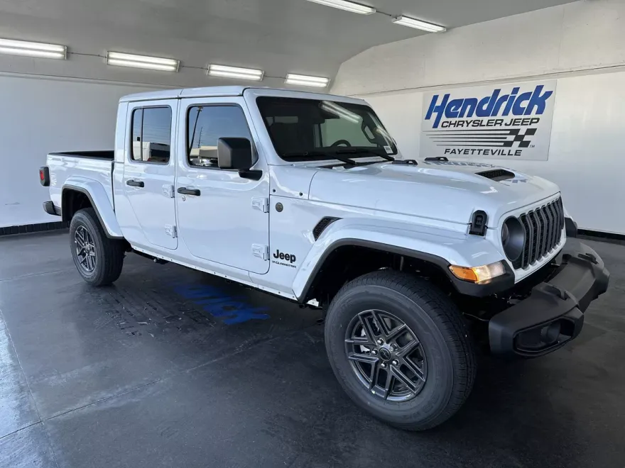 2025 Jeep Gladiator Sport S photo 1