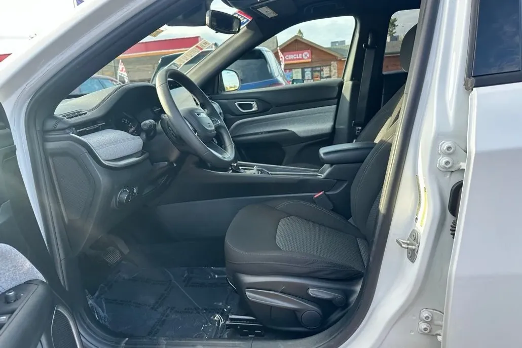 2023 Jeep Compass Sport photo 1