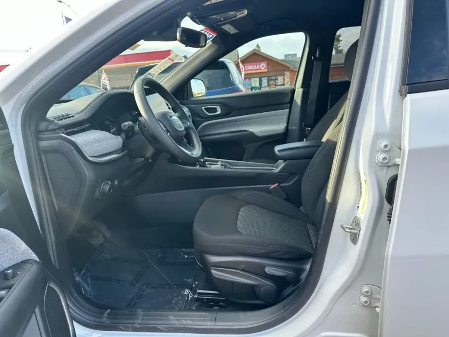 2023 Jeep Compass Sport photo 1
