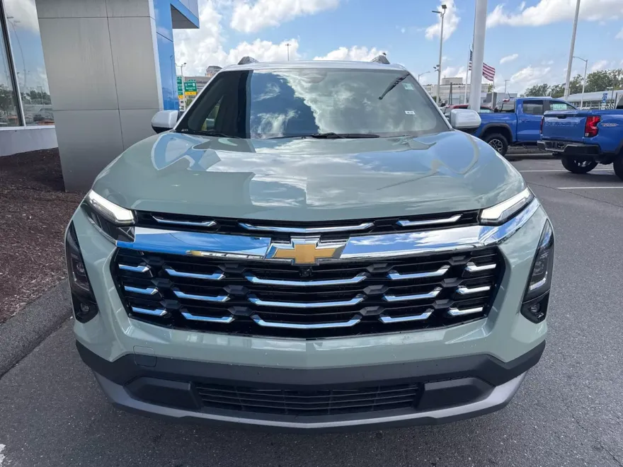 2026 Chevrolet Equinox LT photo 1