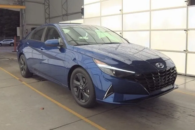 2022 Hyundai Elantra SEL Convenience photo 1