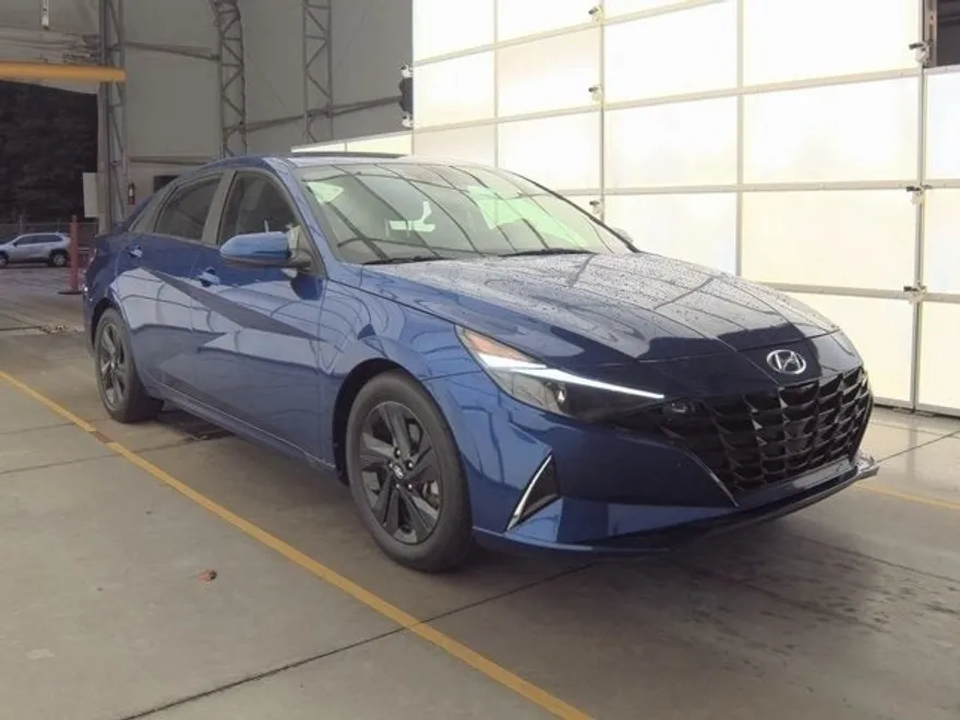 2022 Hyundai Elantra SEL Convenience photo 1