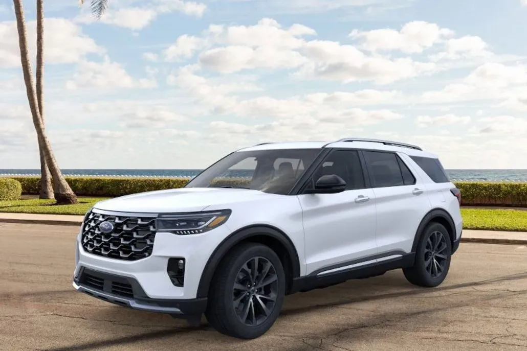 2025 Ford Explorer Platinum photo 1