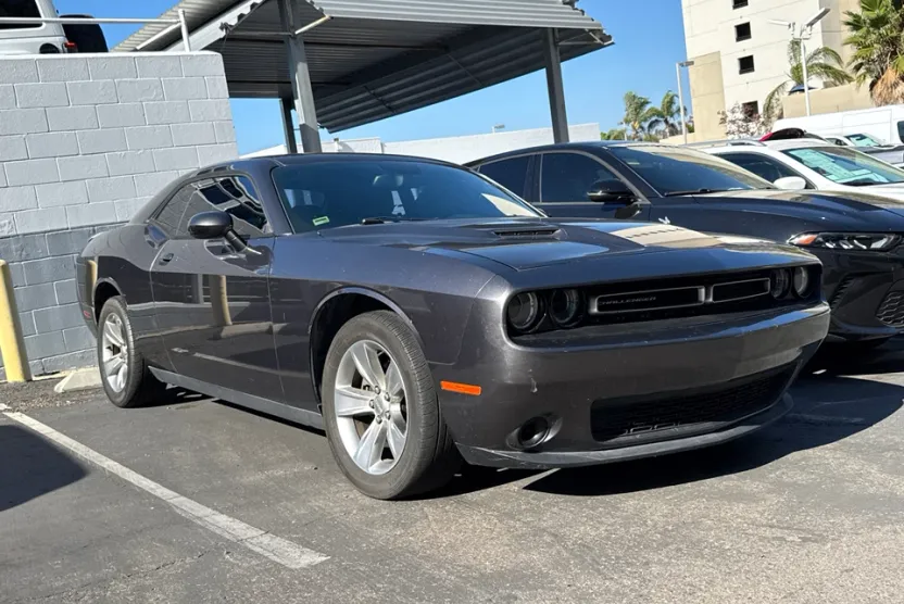 2015 Dodge Challenger SXT photo 1