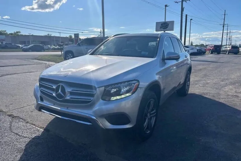 2016 Mercedes Benz GLC 300 4MATIC photo 1