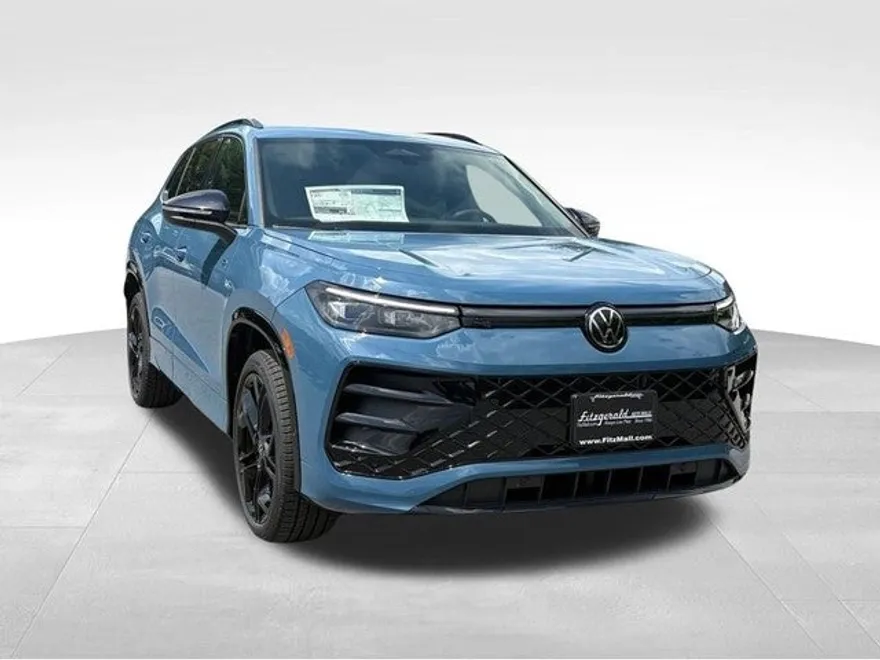 2025 Volkswagen Tiguan SE R-Line Black photo 1