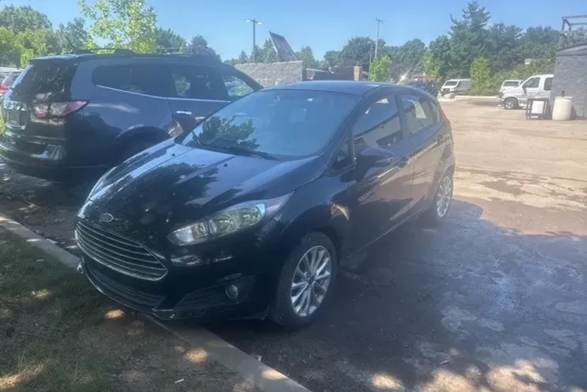 2014 Ford Fiesta SE photo 1