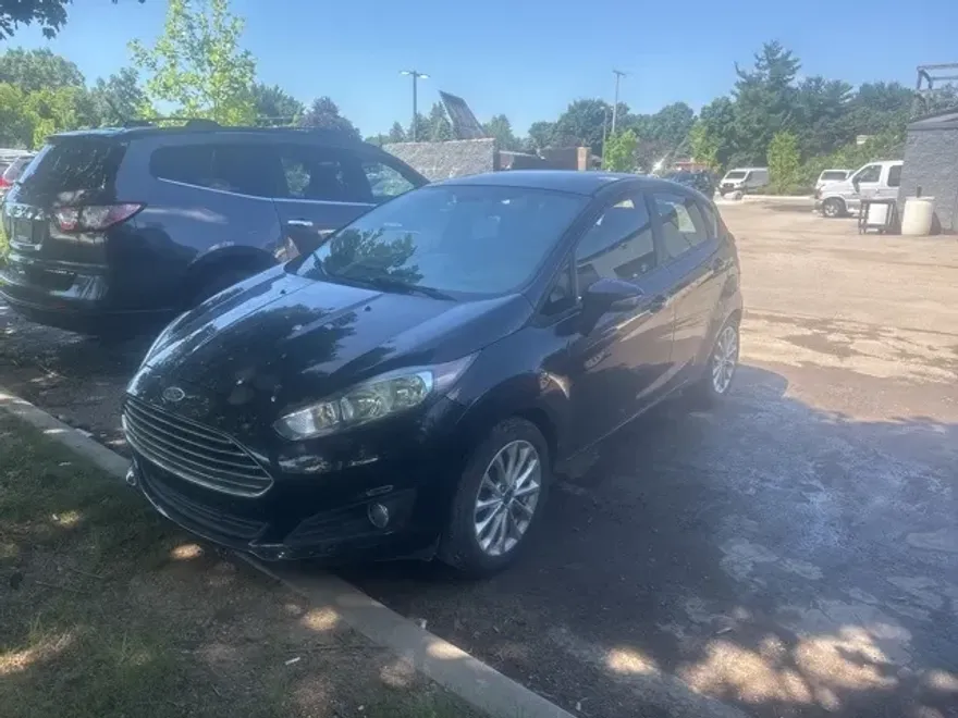 2014 Ford Fiesta SE photo 1