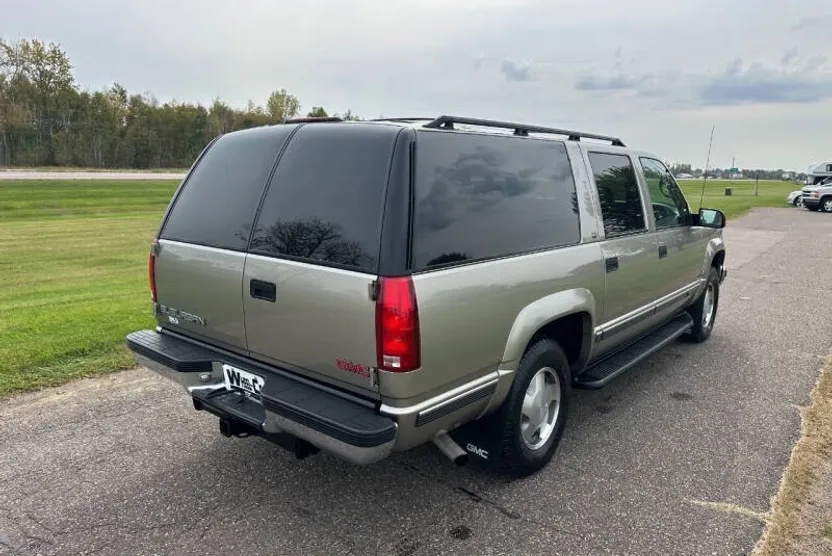 1999 Gmc Suburban SLT photo 1