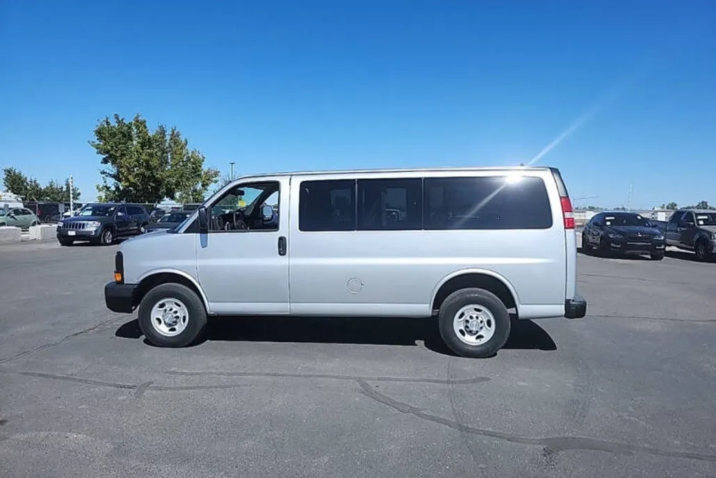 2015 Chevrolet Express LS 2500 photo 1