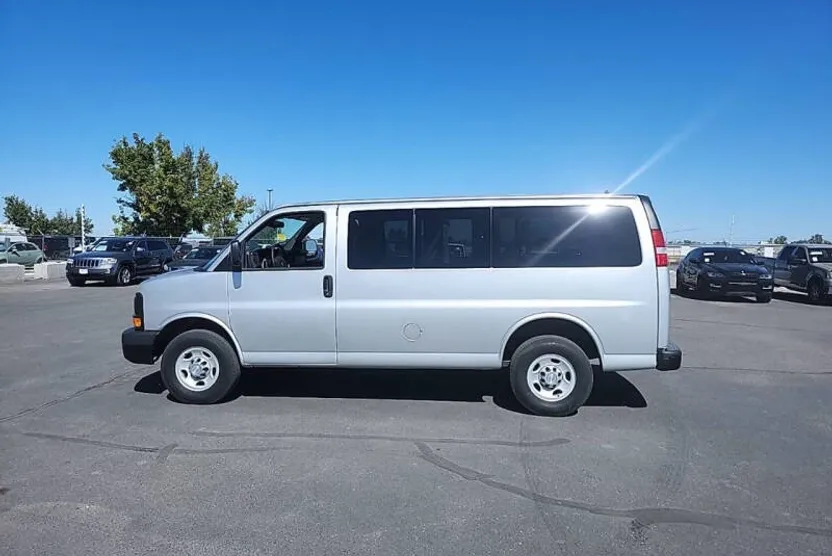 2015 Chevrolet Express LS 2500 photo 1