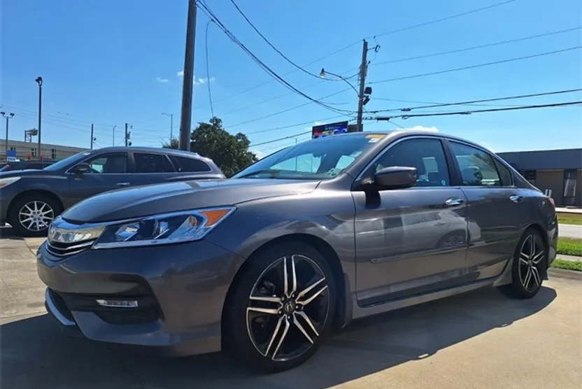 2017 Honda Accord Sport photo 1