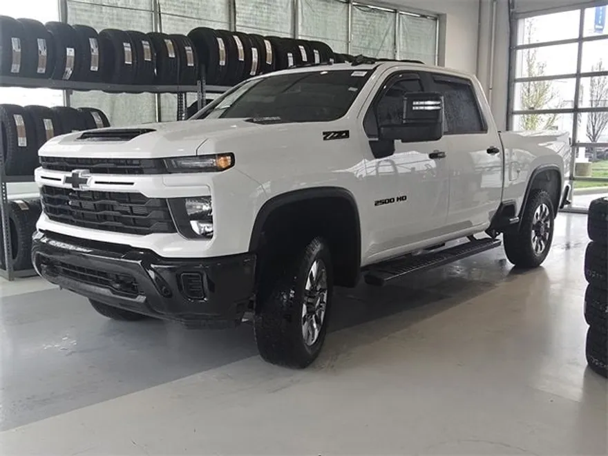 2024 Chevrolet Silverado 2500HD Custom photo 1