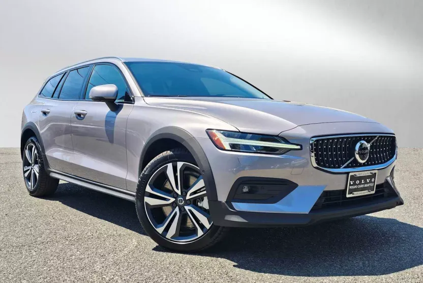 2026 Volvo V60 Cross Country B5 Plus photo 1