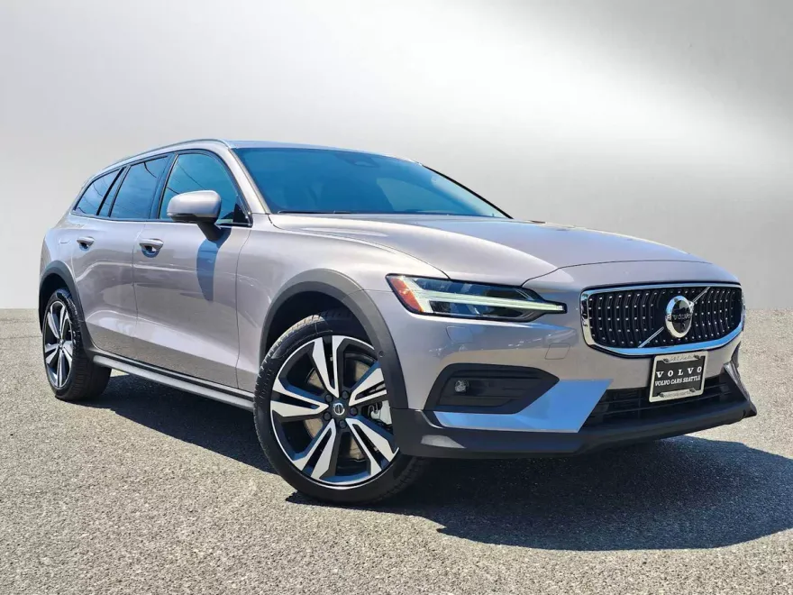 2026 Volvo V60 Cross Country B5 Plus photo 1