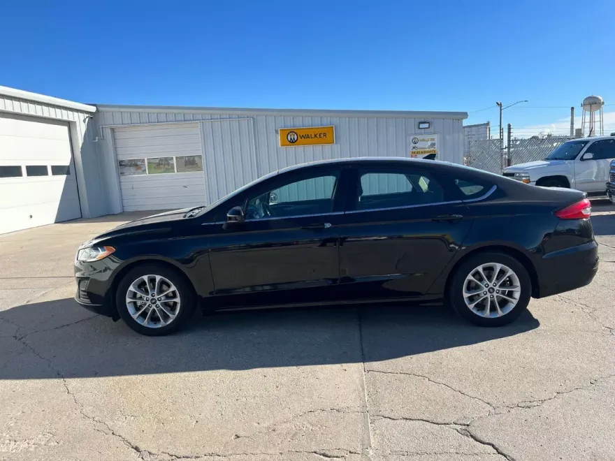 2020 Ford Fusion SE photo 1