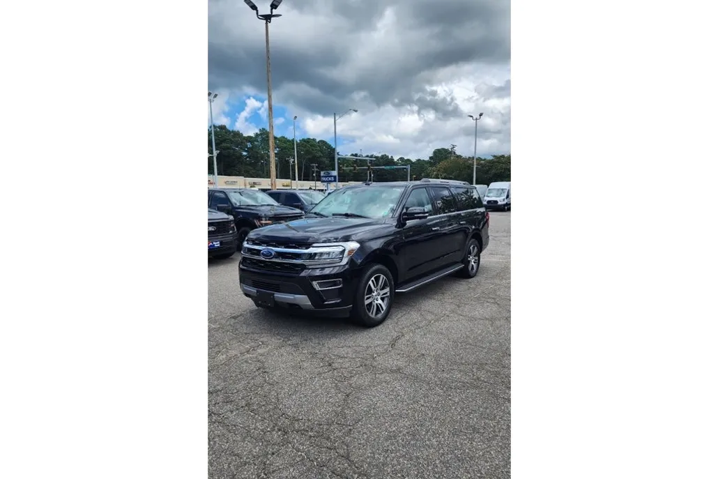 2023 Ford Expedition MAX Limited photo 1