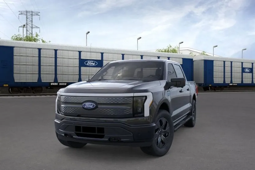 2025 Ford F-150 Lightning photo 1
