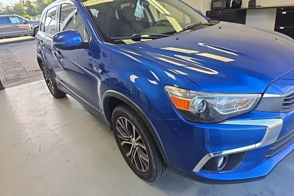 2017 Mitsubishi Outlander Sport SE photo 1